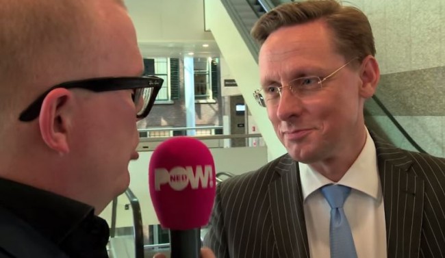 Er is in Nederland een generatie die zenders op t.v. heeft waarop een heleboel rotzooi de huiskamer binnenkomt. Han ten Broeke van 'PVV met leden': Eigen business model eerst.